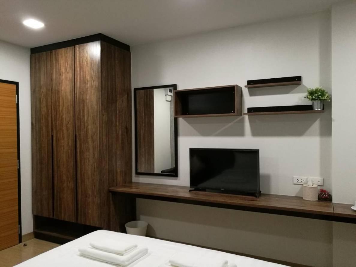 Tata House Aparthotel Bangkok Bagian luar foto