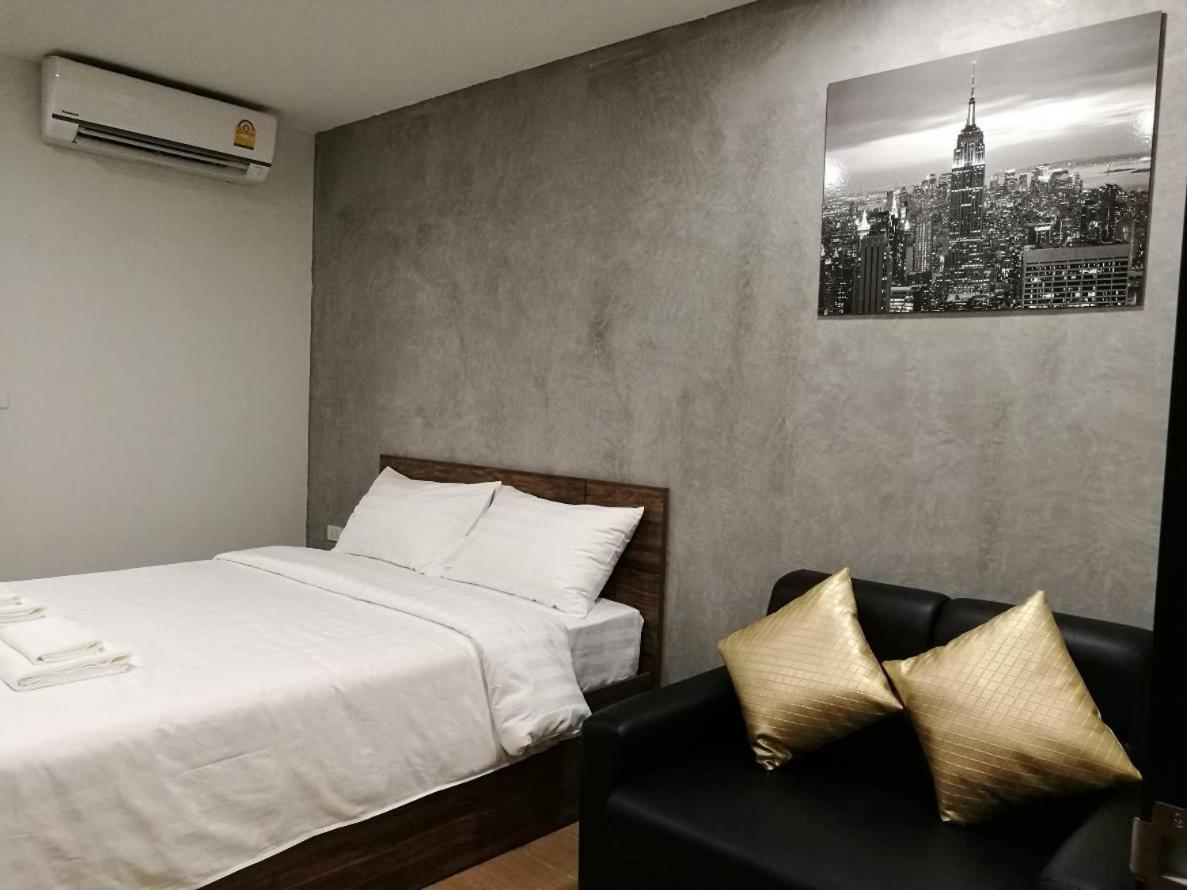 Tata House Aparthotel Bangkok Bagian luar foto