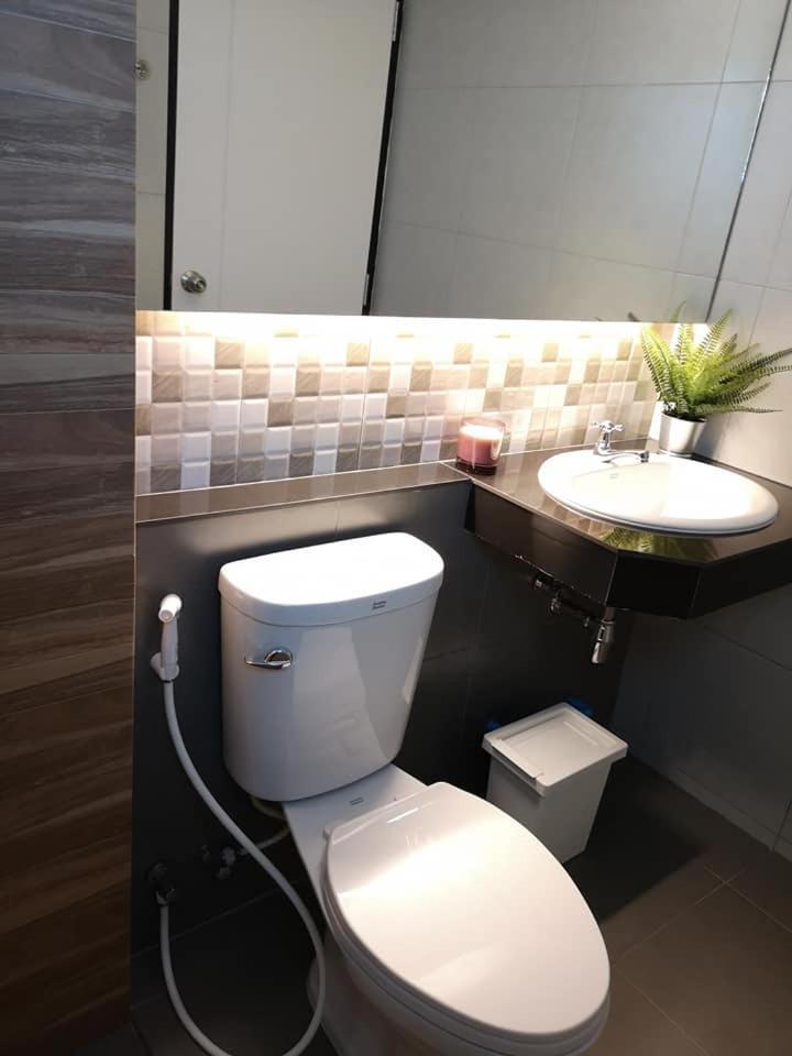 Tata House Aparthotel Bangkok Bagian luar foto