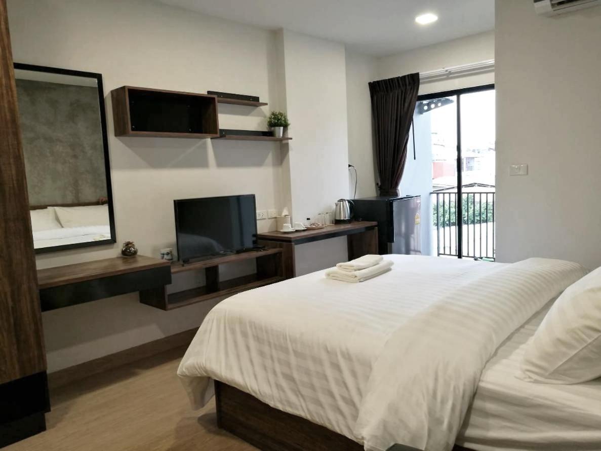 Tata House Aparthotel Bangkok Bagian luar foto