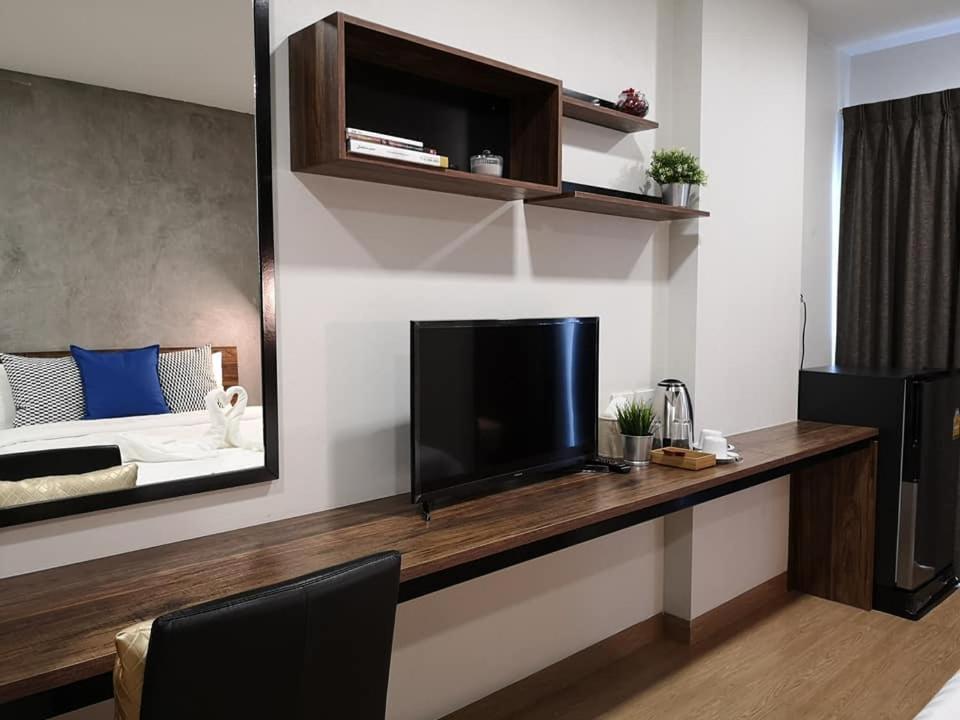 Tata House Aparthotel Bangkok Bagian luar foto