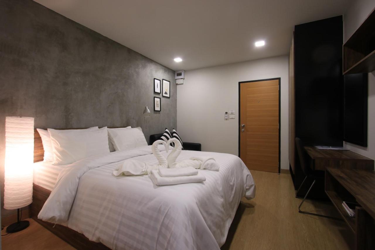 Tata House Aparthotel Bangkok Bagian luar foto