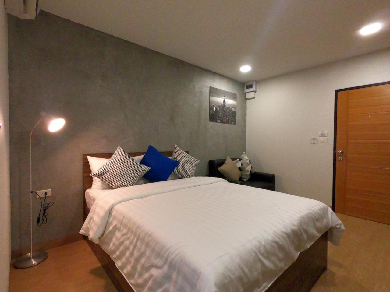 Tata House Aparthotel Bangkok Bagian luar foto