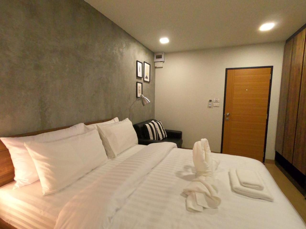 Tata House Aparthotel Bangkok Bagian luar foto